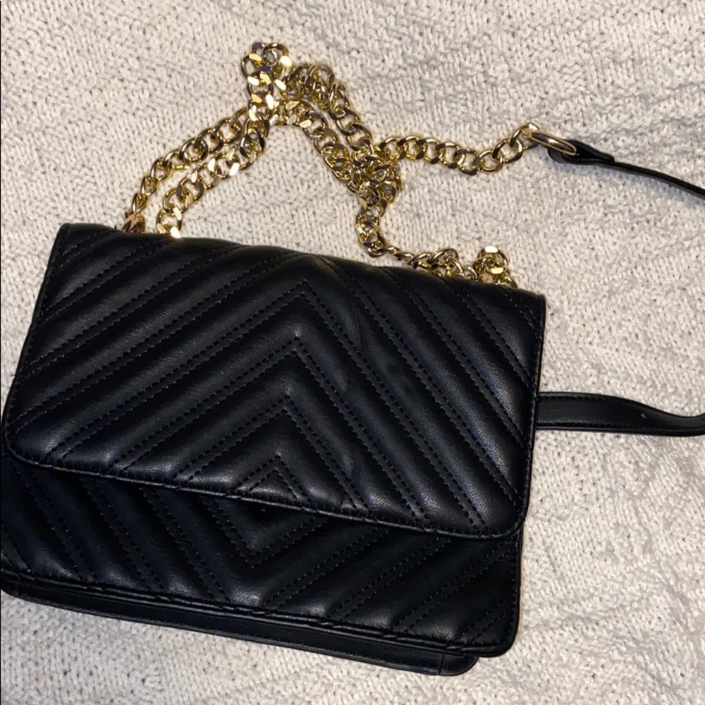 Crossbody with Metal Gold Chain